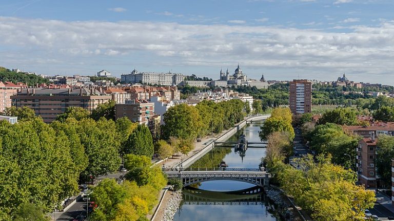 View_of_Madrid_and_Río_Manzanares_from_Téleferico_20111029_1