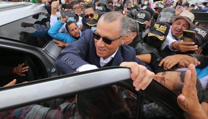 Latacunga, 10 de abril 2022. Jorge Glas sale de la cárcel de Latacunga. API Foto: API